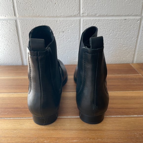 Max Studio Gwyne Chelsea Boot in Black - Picture 3 of 9